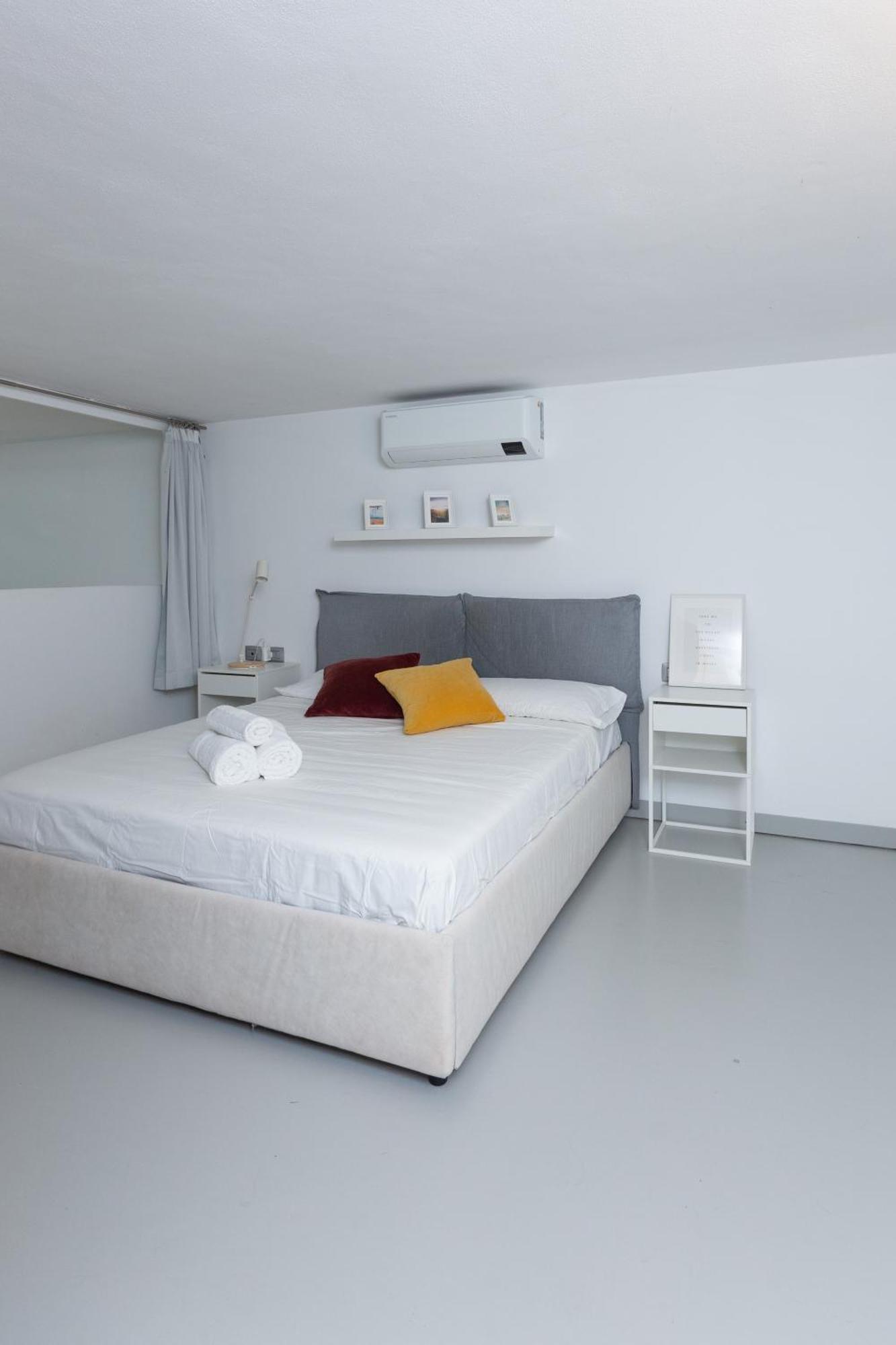 Апартаменты White And Brown Exclusive Loft With Terrace - Free Parking - M2 Station Милан Экстерьер фото
